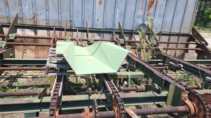 Precision Vibrating Conveyor Transition for Chipper