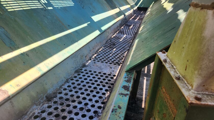WEBSTER  30' Low Profile Vibrating Conveyor